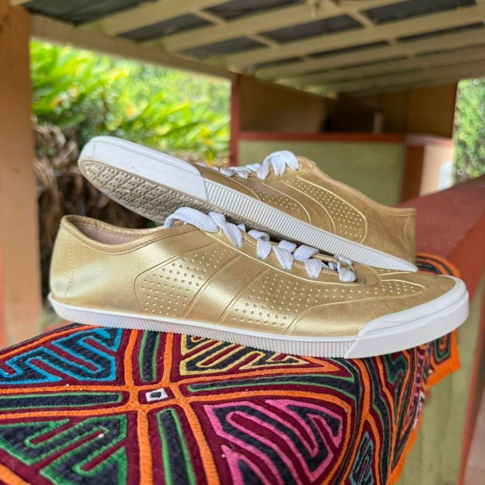 Moleca Vintage Gold Low-Top Sneakers Size 37 BR / 8 US Women